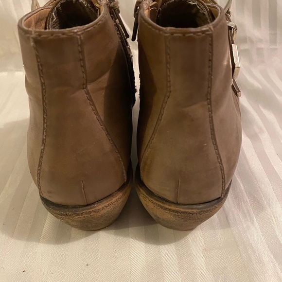 ‼️$20 Stylish Tan Booties - Picture 3 of 5